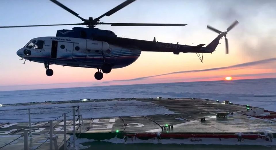 Красноярские пилоты доставили на борт дрейфующей во льдах арктической станции ученых и вошли в историю: в чем была уникальность миссии Красноярские пилоты доставили на борт дрейфующей во льдах арктической станции ученых и вошли в историю: в чем была уникальность миссии