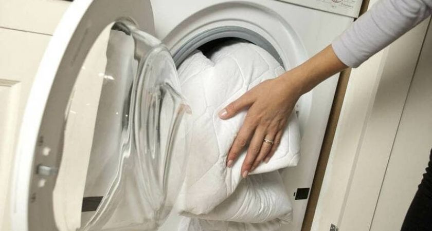 Стакан при стирке — и вещи кипельно-белые: прачка раскрыла, что кладет в стиралку вместе с порошком — стоит копейки Стакан при стирке — и вещи кипельно-белые: прачка раскрыла, что кладет в стиралку вместе с порошком — стоит копейки