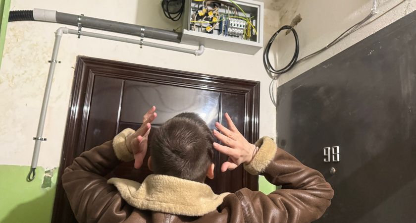 Очередные поборы: всех, кто живет в многоэтажках, обяжут платить за торчащие неподключенные провода с апреля 2025 года