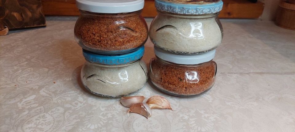 Как сохранить урожай чеснока: два продукта, которые всегда под рукой