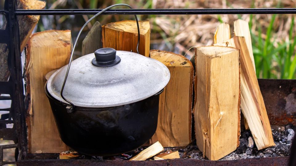 Ржавый казанок засияет как новый: с этим средством даже чистить не придется