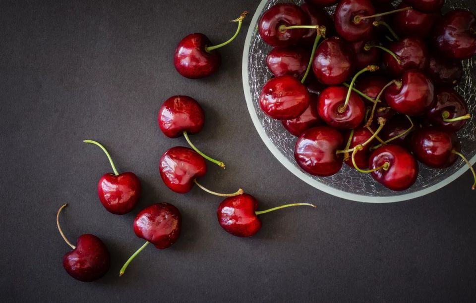 Искусство выбора черешни: как не ошибиться и насладиться настоящими вкусами лета