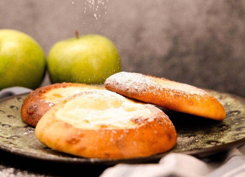 Ватрушки с творогом: Как приготовить идеальную выпечку для домашнего чаепития