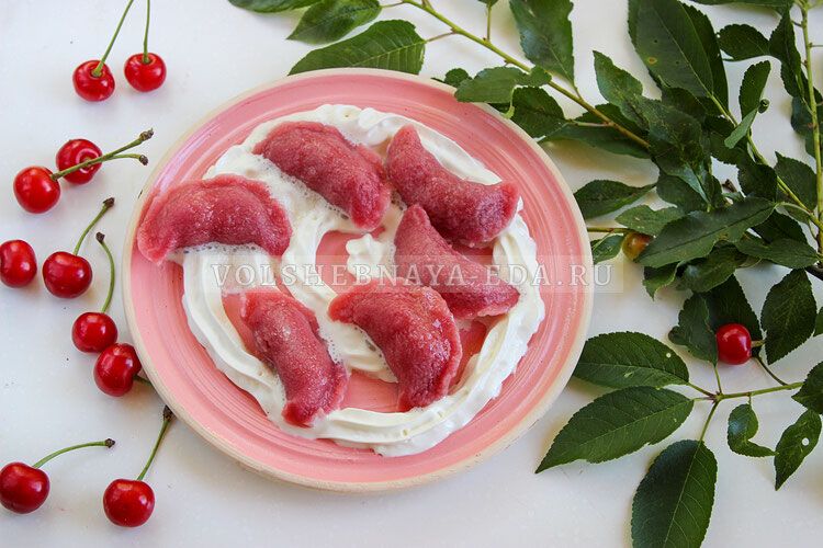 Вареники с вишневым соком: радуем детей яркими десертами