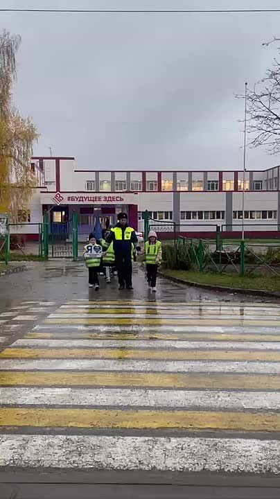 В Новочебоксарске сотрудники Госавтоинспекции провели просветительскую акцию «Пешеход, засветись!»