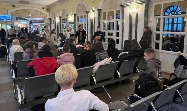 В Чебоксарах транспортные полицейские провели урок безопасности для школьников