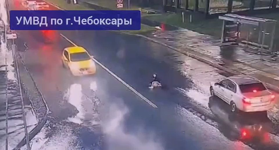 В Чебоксарах полицейские разбираются в обстоятельствах ДТП на улице К. Иванова, в котором пострадала студентка-первокурсница