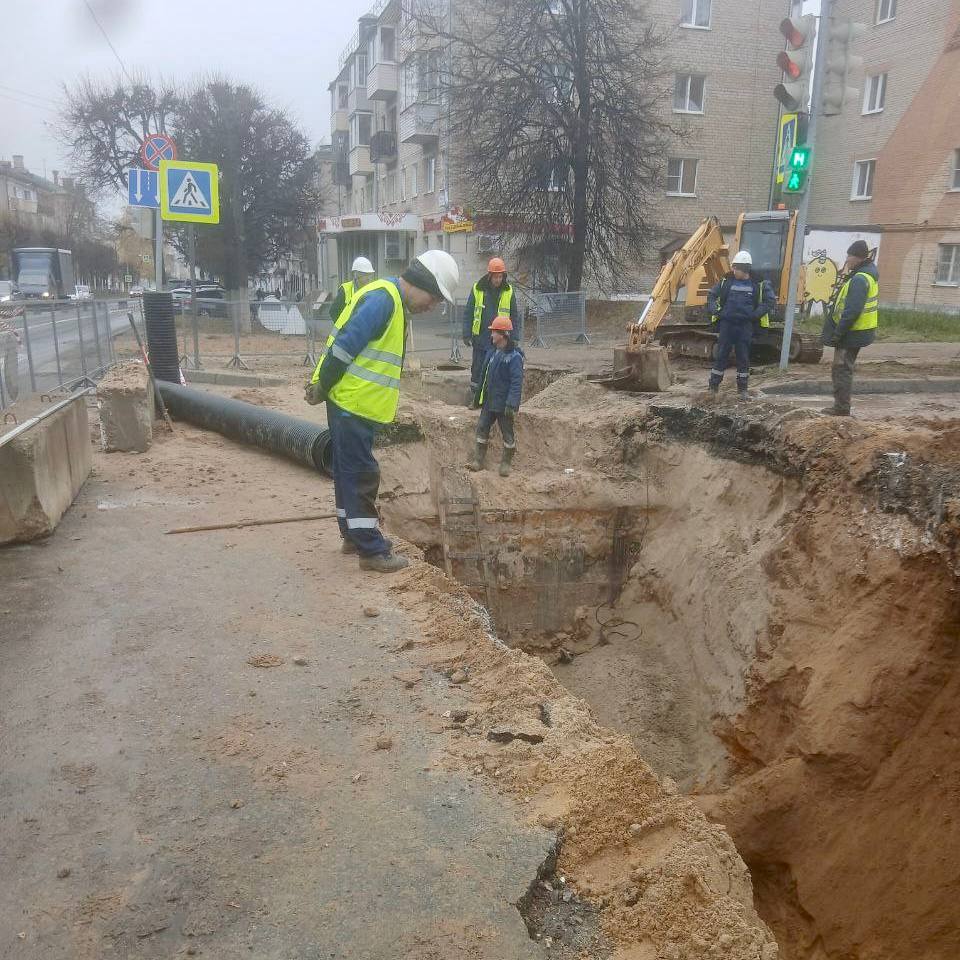 Сегодня ночью под проезжей частью улицы Николаева завершится замена участка канализационного коллектора и восстановление асфальта Сегодня ночью под проезжей частью улицы Николаева завершится замена участка канализационного коллектора и восстановление асфальта