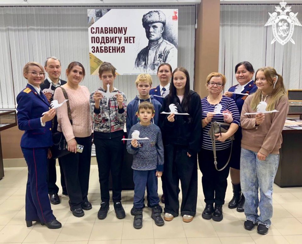 Сотрудники СУ СК РФ по Чувашской Республике организовали для подшефных детей экскурсию в исторический архив