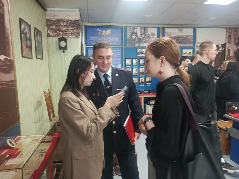 Сотрудники МВД по Чувашии в рамках акции «Будь в форме!» рассказали о своей службе будущим журналистам