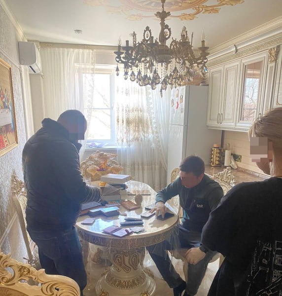 В Чувашии оперативники уголовного розыска раскрыли мошенничество под предлогом «снятия порчи» В Чувашии оперативники уголовного розыска раскрыли мошенничество под предлогом «снятия порчи»