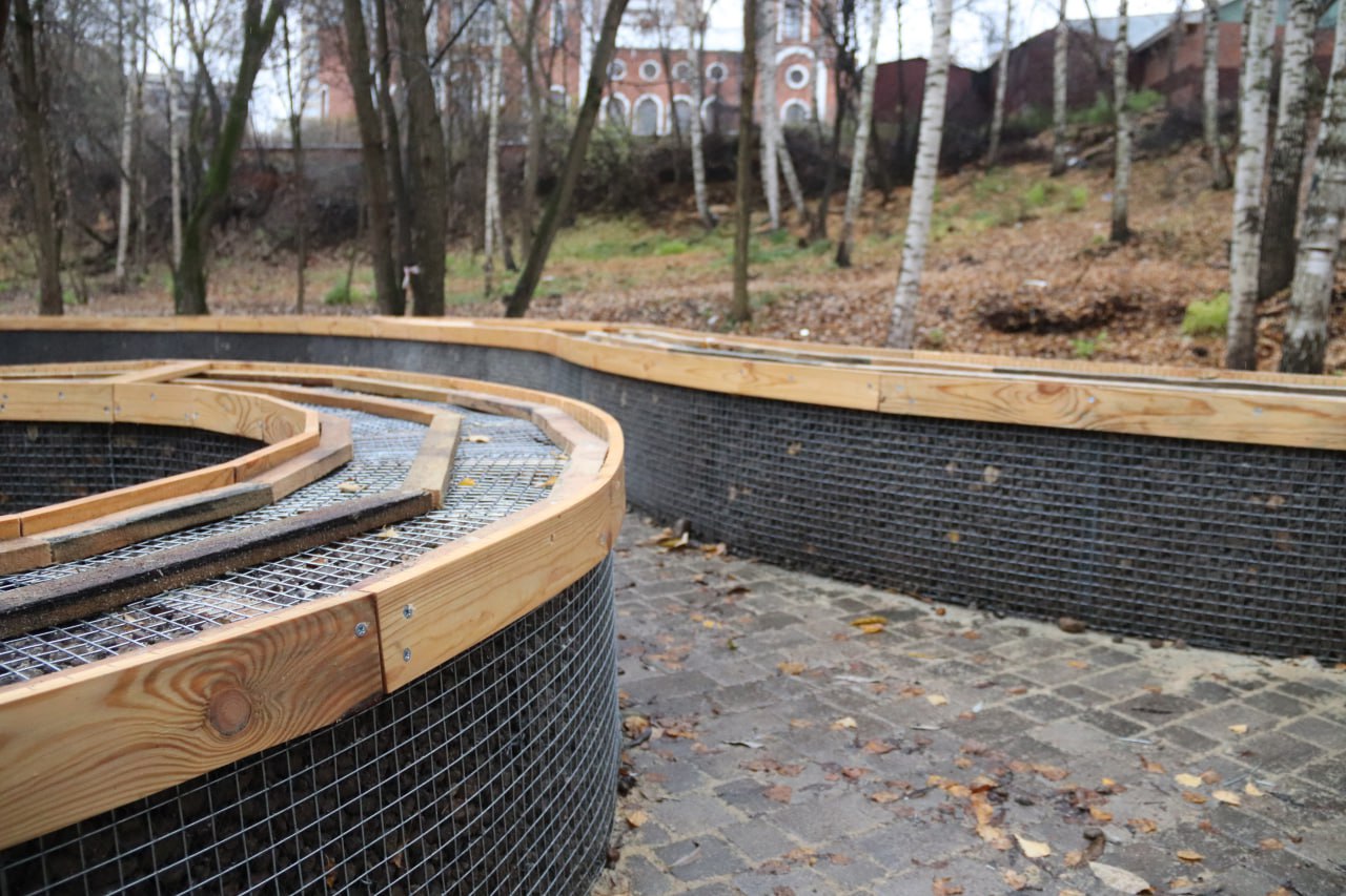 Дождь для нас не помеха!. Провели очередное выездное совещание на Соборной площади