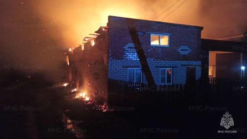 #Сводка_МЧС_Чувашии. Днем 27 октября сотрудники МЧС России ликвидировали возгорание по проезду Машиностроителей в городе Чебоксары