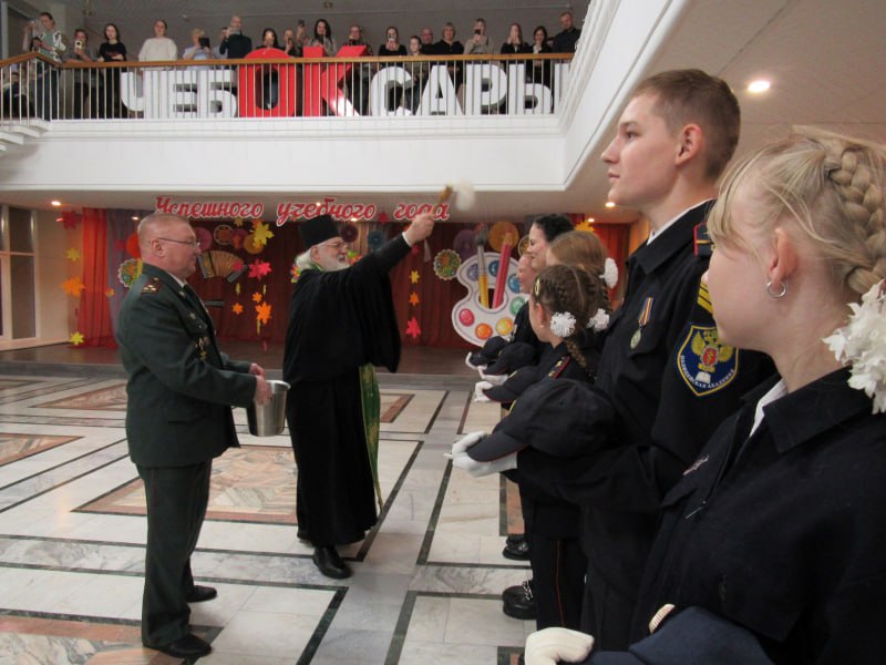 В Чувашии сотрудники полиции, ветераны органов внутренних дел и представители Общественного совета при МВД приняли участие в торжественном принятии присяги в Детской полицейской академии В Чувашии сотрудники полиции, ветераны органов внутренних дел и представители Общественного совета при МВД приняли участие в торжественном принятии присяги в Детской полицейской академии