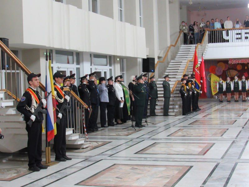 В Чувашии сотрудники полиции, ветераны органов внутренних дел и представители Общественного совета при МВД приняли участие в торжественном принятии присяги в Детской полицейской академии