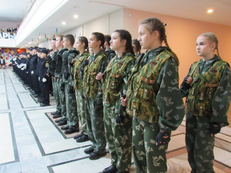 В Чувашии сотрудники полиции, ветераны органов внутренних дел и представители Общественного совета при МВД приняли участие в торжественном принятии присяги в Детской полицейской академии В Чувашии сотрудники полиции, ветераны органов внутренних дел и представители Общественного совета при МВД приняли участие в торжественном принятии присяги в Детской полицейской академии