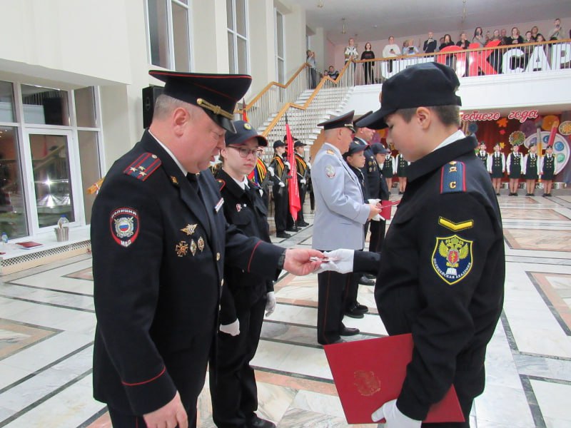 В Чувашии сотрудники полиции, ветераны органов внутренних дел и представители Общественного совета при МВД приняли участие в торжественном принятии присяги в Детской полицейской академии В Чувашии сотрудники полиции, ветераны органов внутренних дел и представители Общественного совета при МВД приняли участие в торжественном принятии присяги в Детской полицейской академии