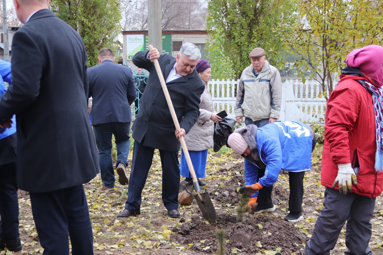 Сегодня на территории мечети состоялась акция по посадке кедра Сегодня на территории мечети состоялась акция по посадке кедра