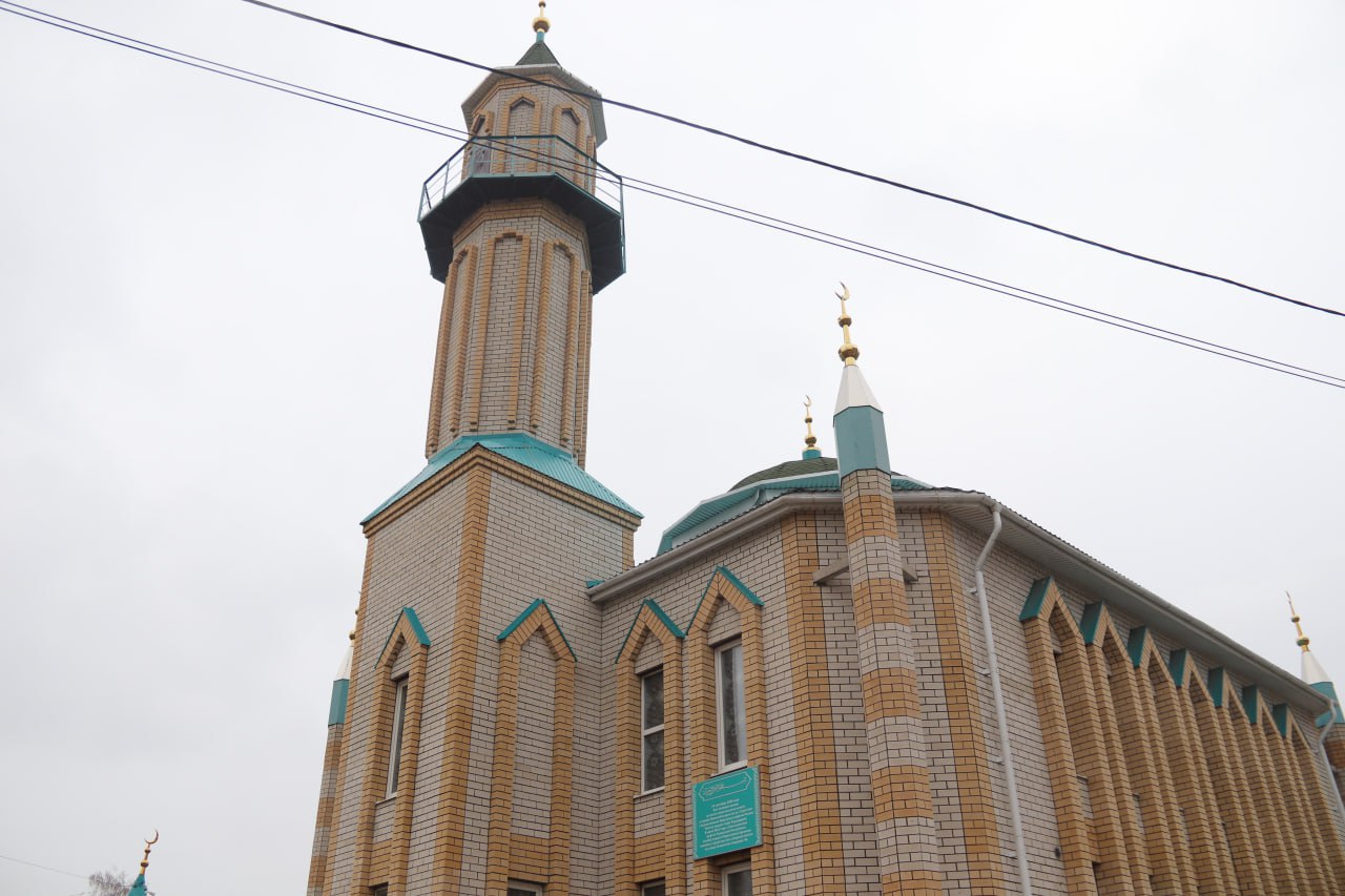 Сегодня на территории мечети состоялась акция по посадке кедра