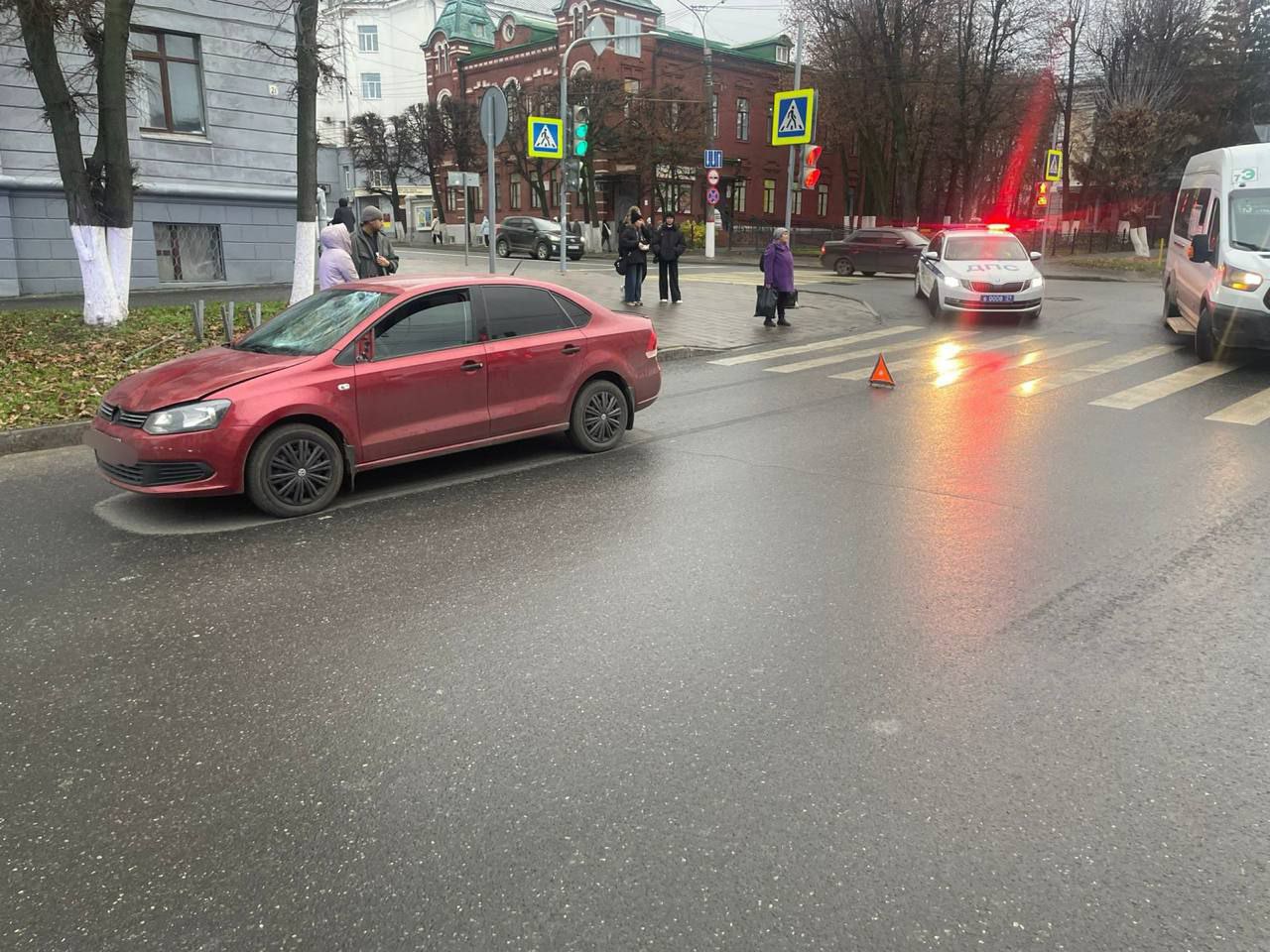 30 октября в 15:10, на перекрестке ул. Дзержинского - ул. К. Маркса в Чебоксарах произошло ДТП, в котором пострадал ребёнок 30 октября в 15:10, на перекрестке ул. Дзержинского - ул. К. Маркса в Чебоксарах произошло ДТП, в котором пострадал ребёнок