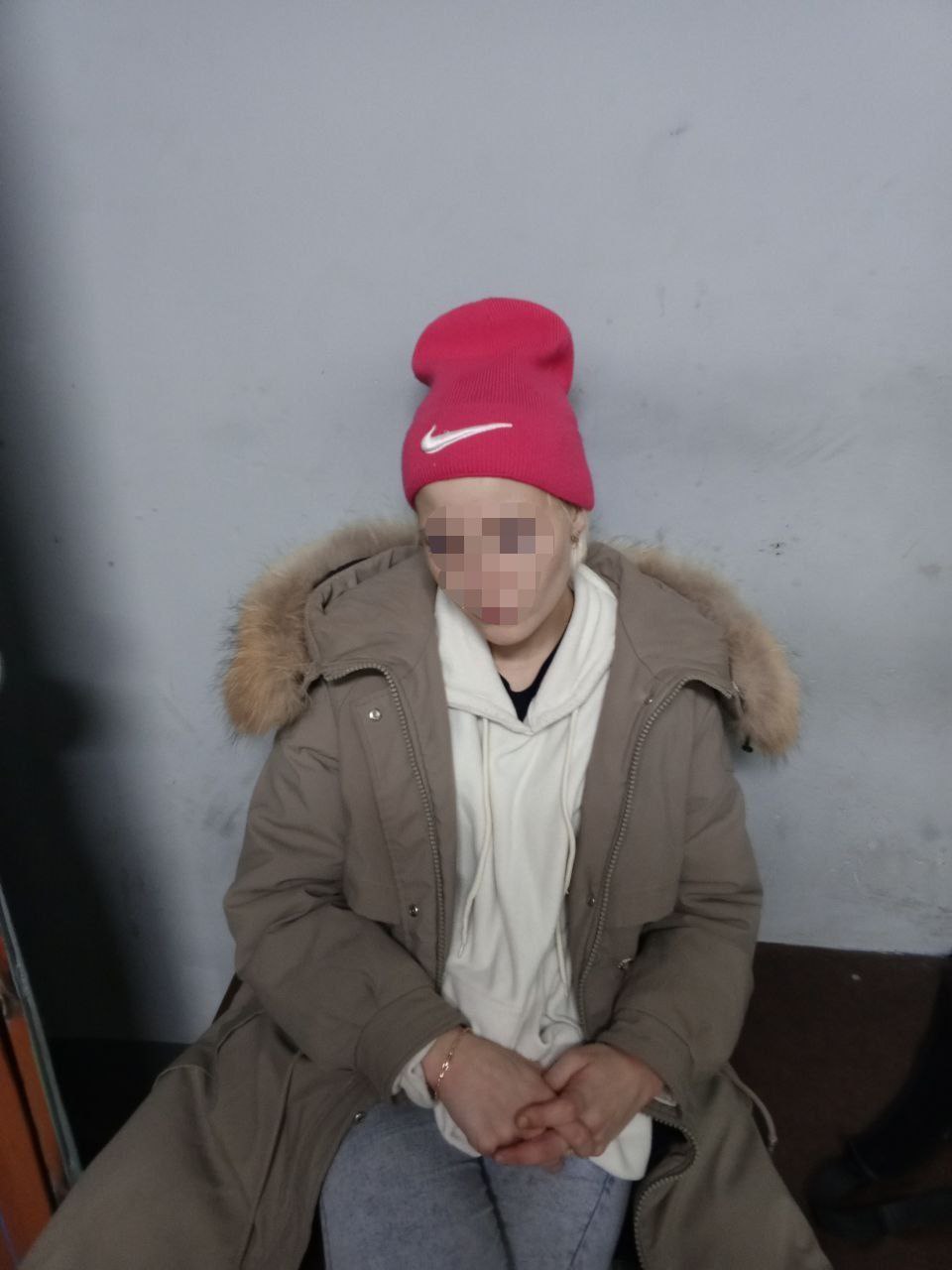 Полицейские Чебоксар задержали подозреваемую в покушении на сбыт синтетического наркотика