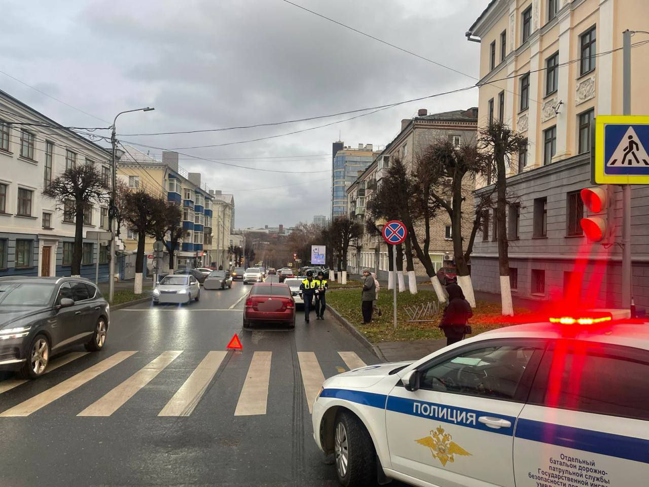 30 октября в 15:10, на перекрестке ул. Дзержинского - ул. К. Маркса в Чебоксарах произошло ДТП, в котором пострадал ребёнок 30 октября в 15:10, на перекрестке ул. Дзержинского - ул. К. Маркса в Чебоксарах произошло ДТП, в котором пострадал ребёнок