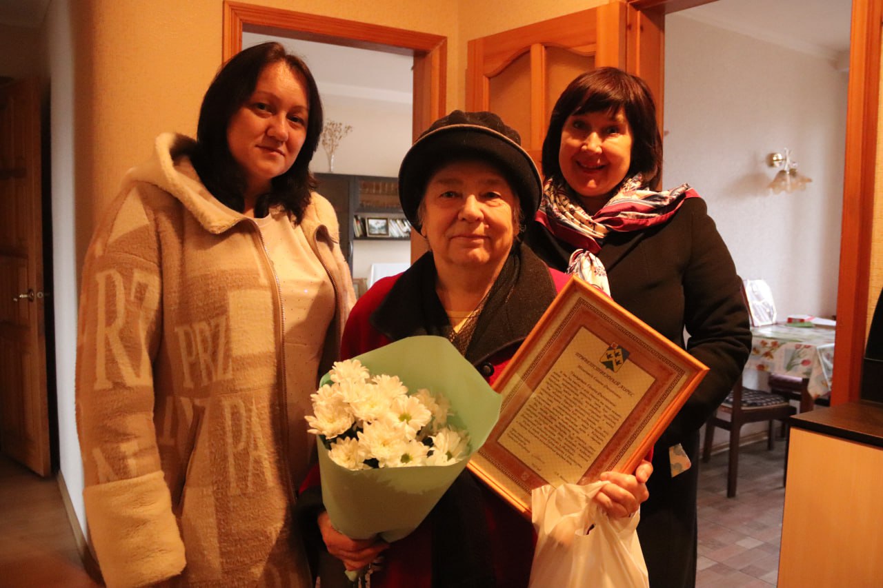 Помним и чтим!. Ежегодно 30 октября наша страна отмечает одну из самых печальных и трагических дат в своей истории - День памяти жертв политических репрессий Помним и чтим!. Ежегодно 30 октября наша страна отмечает одну из самых печальных и трагических дат в своей истории - День памяти жертв политических репрессий