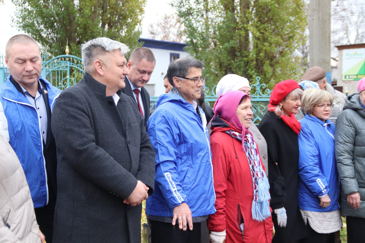 Сегодня на территории мечети состоялась акция по посадке кедра Сегодня на территории мечети состоялась акция по посадке кедра