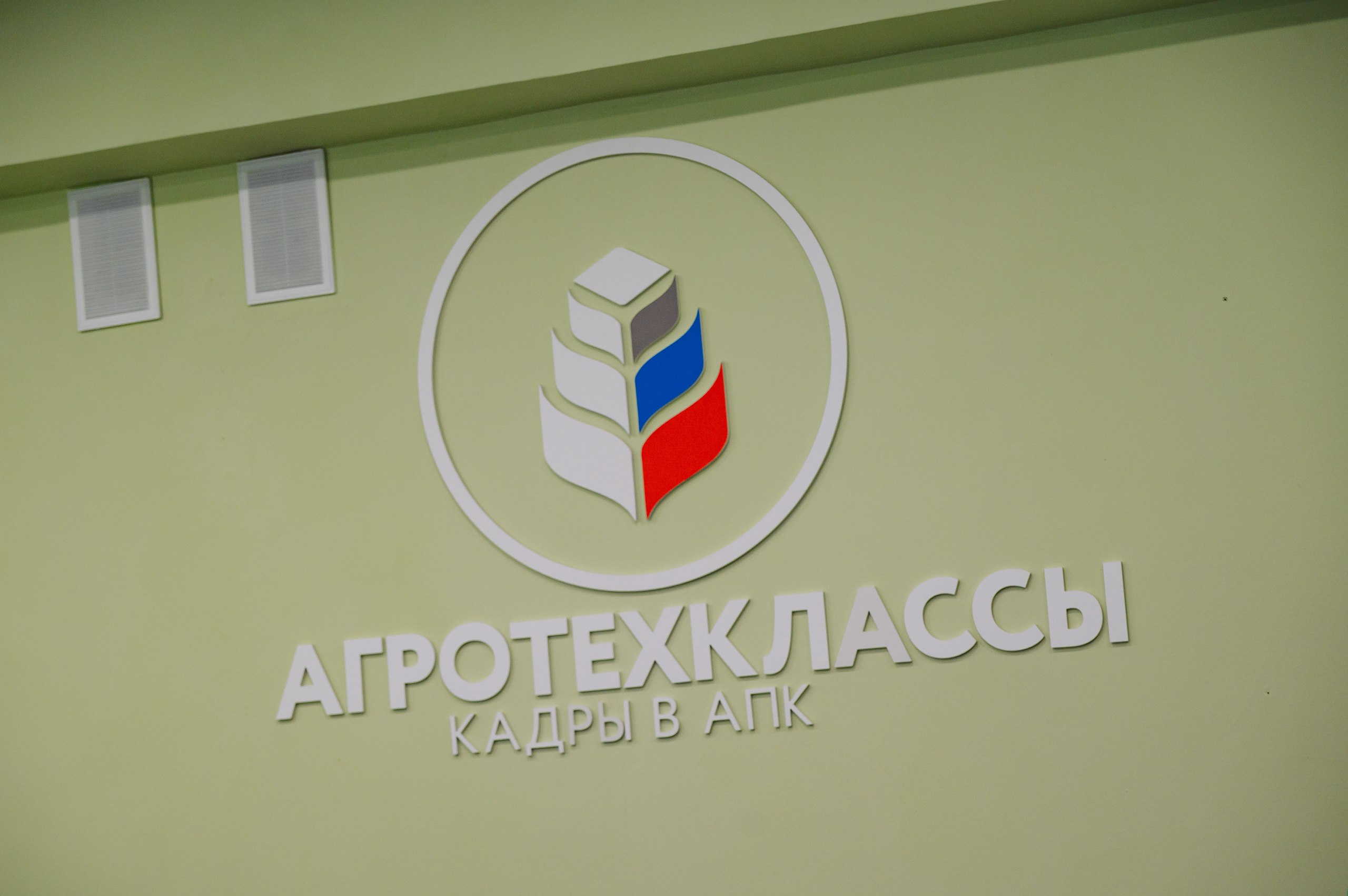 Учат в школе, учат в школе, учат в школе