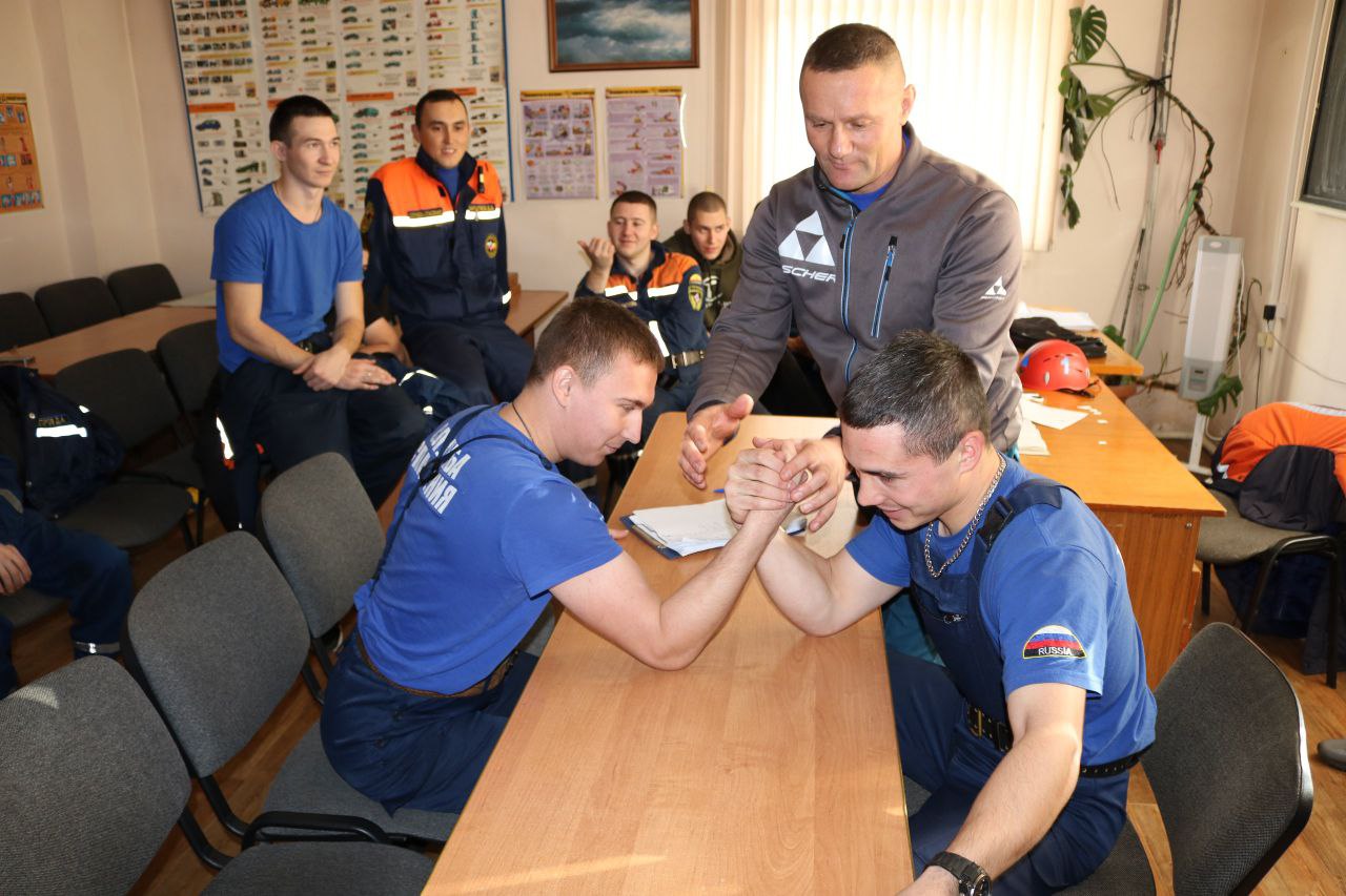 Спасатели Чувашии встречают День народного единства спортивным фестивалем