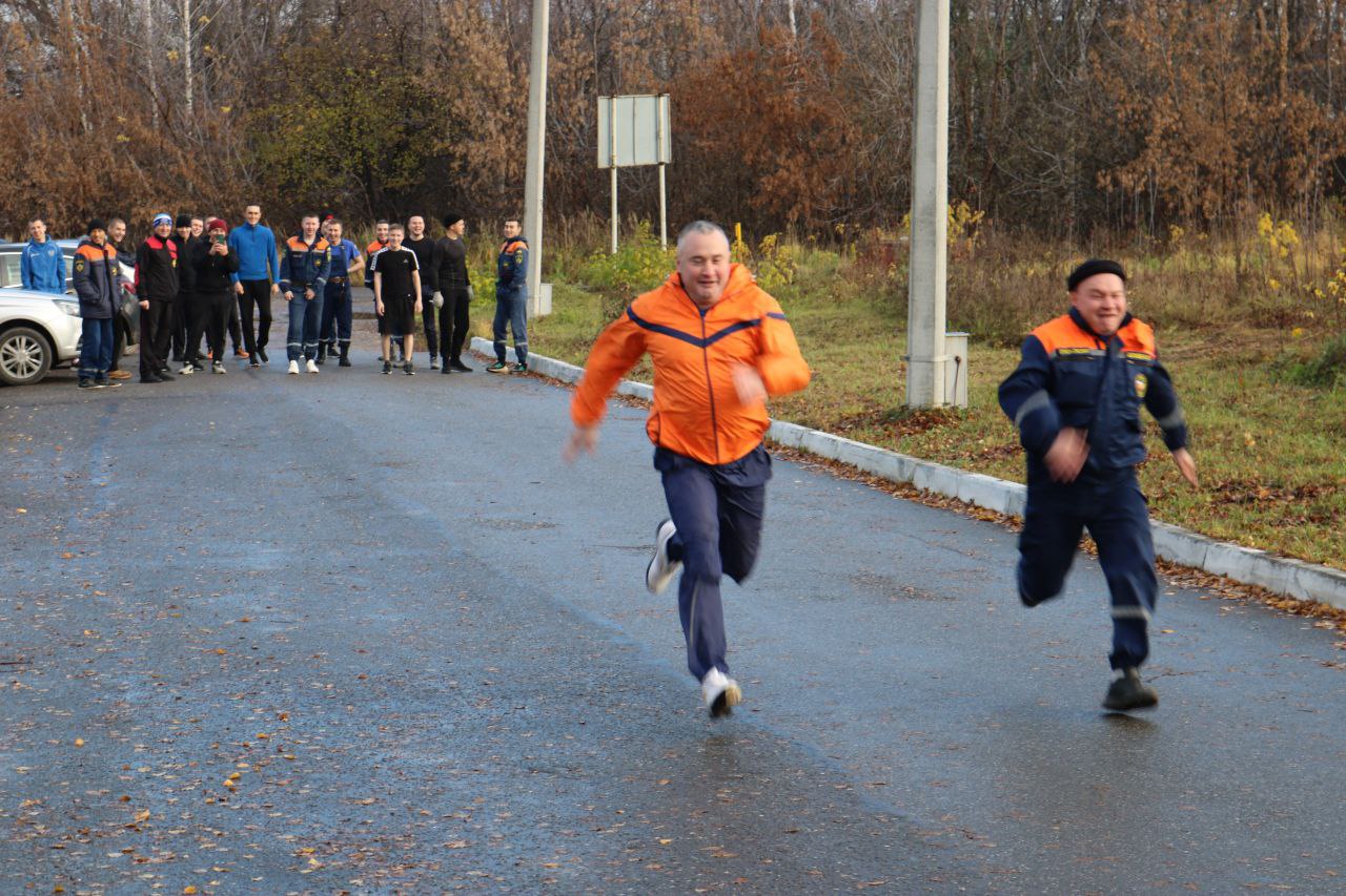 Спасатели Чувашии встречают День народного единства спортивным фестивалем Спасатели Чувашии встречают День народного единства спортивным фестивалем