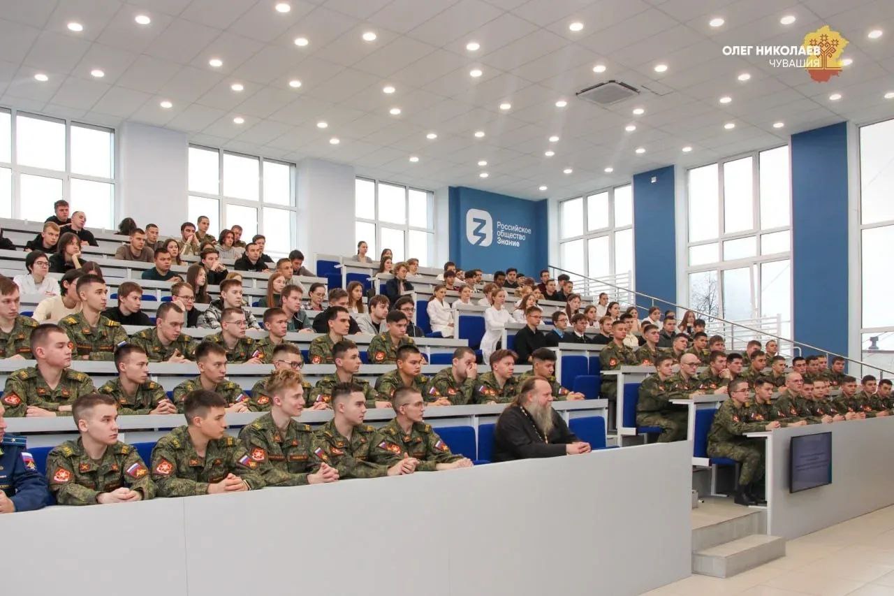 В Чувашии проходит визит делегации Российской Ассоциации Героев в рамках проекта «Воспитать Героя» В Чувашии проходит визит делегации Российской Ассоциации Героев в рамках проекта «Воспитать Героя»