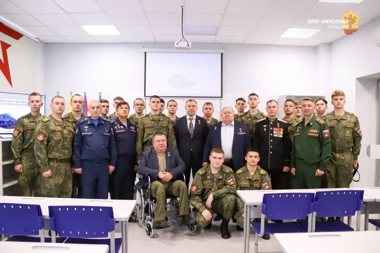 В Чувашии проходит визит делегации Российской Ассоциации Героев в рамках проекта «Воспитать Героя» В Чувашии проходит визит делегации Российской Ассоциации Героев в рамках проекта «Воспитать Героя»