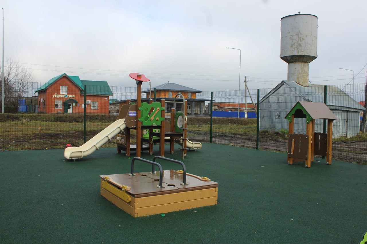 В Шемурше открыли новую детскую площадку по инициативе жителей В Шемурше открыли новую детскую площадку по инициативе жителей