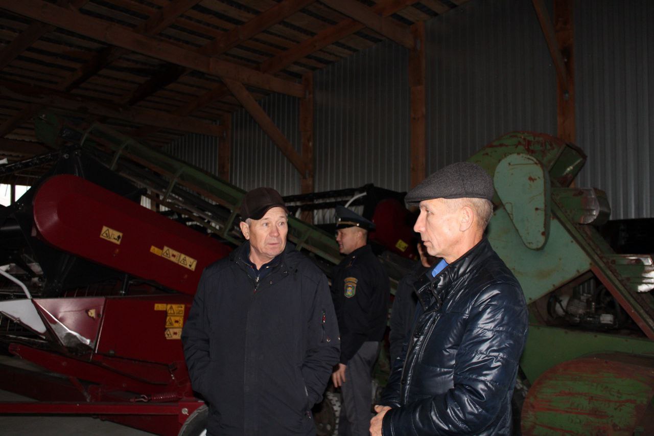 В Чувашии завершается смотр-конкурс на лучшую организацию постановки техники на зимнее хранение В Чувашии завершается смотр-конкурс на лучшую организацию постановки техники на зимнее хранение