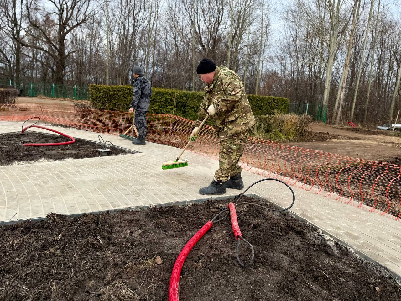 Следующая остановка — сквер имени Семена Ислюкова, который мы преображаем по нацпроекту «Жилье и городская среда» Следующая остановка — сквер имени Семена Ислюкова, который мы преображаем по нацпроекту «Жилье и городская среда»