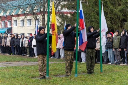 В Чувашии сотрудники полиции провели профориентационную встречу с участниками военно-патриотической смены «Время побеждать»