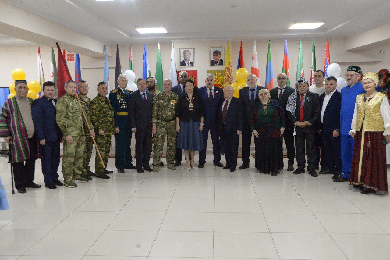 Леонид Черкесов: В День народного единства Дом дружбы народов в Чебоксарах стал центром красочного и душевного праздника Леонид Черкесов: В День народного единства Дом дружбы народов в Чебоксарах стал центром красочного и душевного праздника