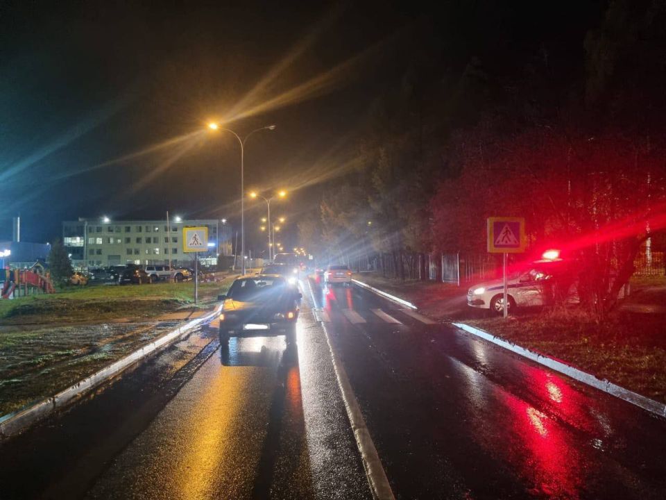 4 ноября в 17:25 на нерегулируемом пешеходном переходе возле дома 38 Б по улице Университетская в Чебоксарах произошло дорожно-транспортное происшествие с участием несовершеннолетнего 4 ноября в 17:25 на нерегулируемом пешеходном переходе возле дома 38 Б по улице Университетская в Чебоксарах произошло дорожно-транспортное происшествие с участием несовершеннолетнего