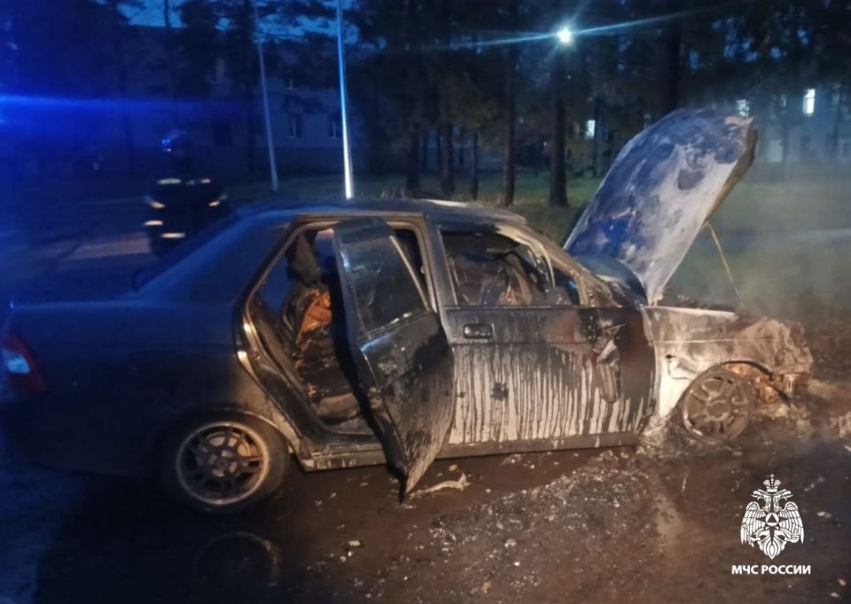#Сводка_МЧС_Чувашии. Вчера, около 16.00 час., в селе Шихазаны Канашского округа во дворе дома N 12 на улице Епифанова сгорел легковой автомобиль Лада Приора 2008 года выпуска