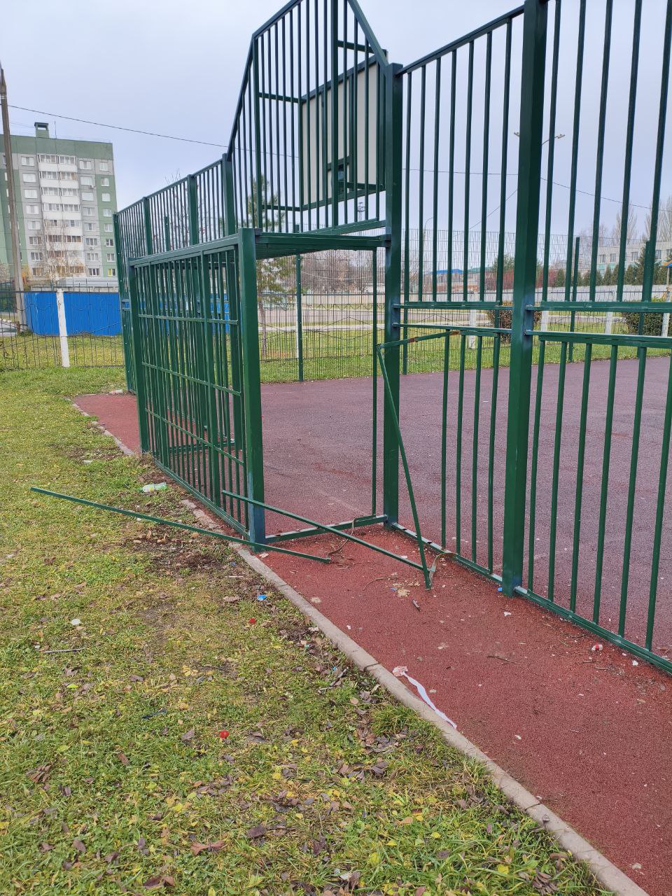 Вандализм – это не прикольно! Это неуважение к соседям и городу Вандализм – это не прикольно! Это неуважение к соседям и городу