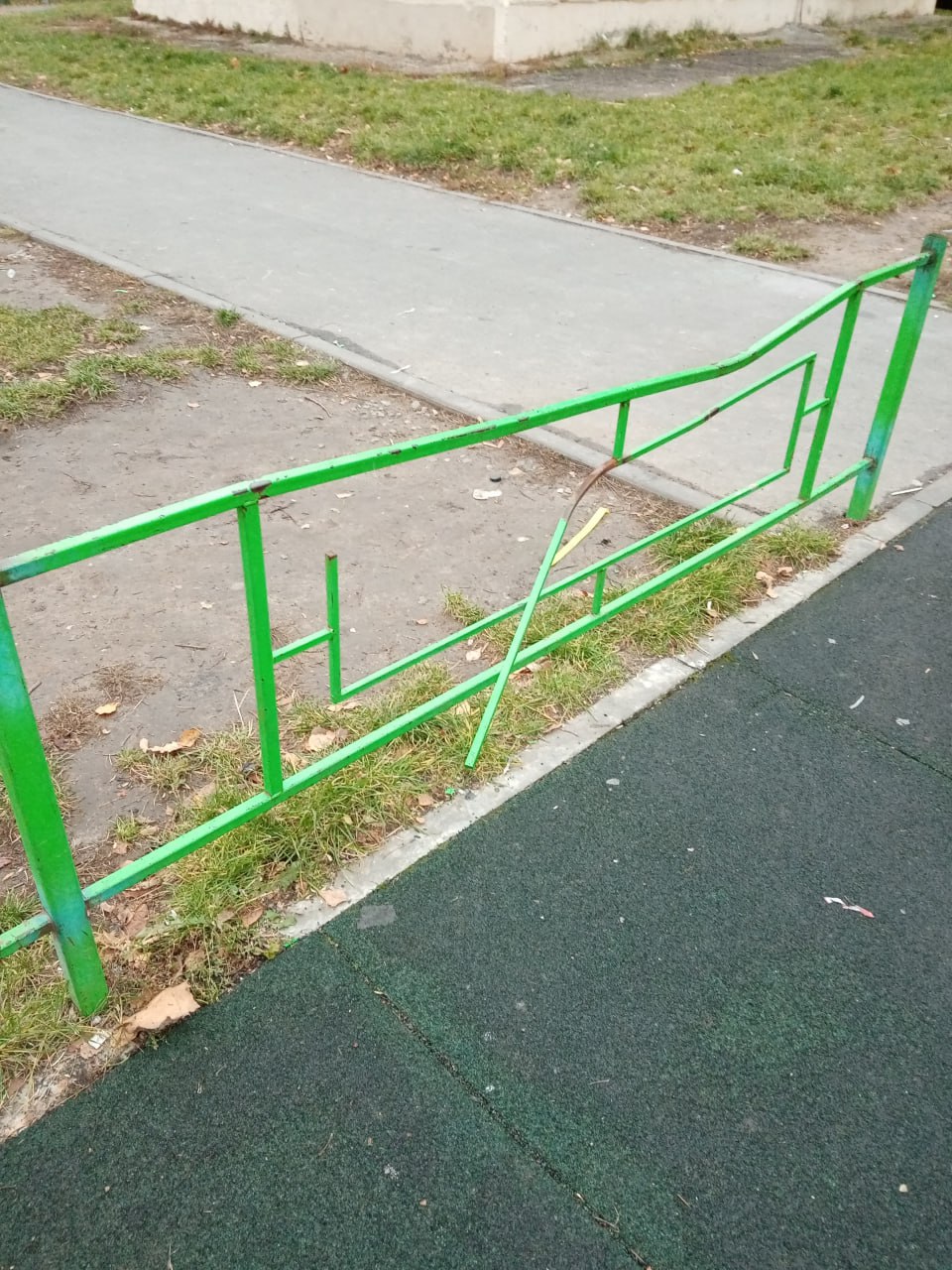 Вандализм – это не прикольно! Это неуважение к соседям и городу Вандализм – это не прикольно! Это неуважение к соседям и городу