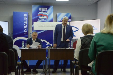 Леонид Черкесов: На встрече с исполнительными секретарями местных отделений партии «Единая Россия» обсудили итоги проделанной работы, поставили новые задачи