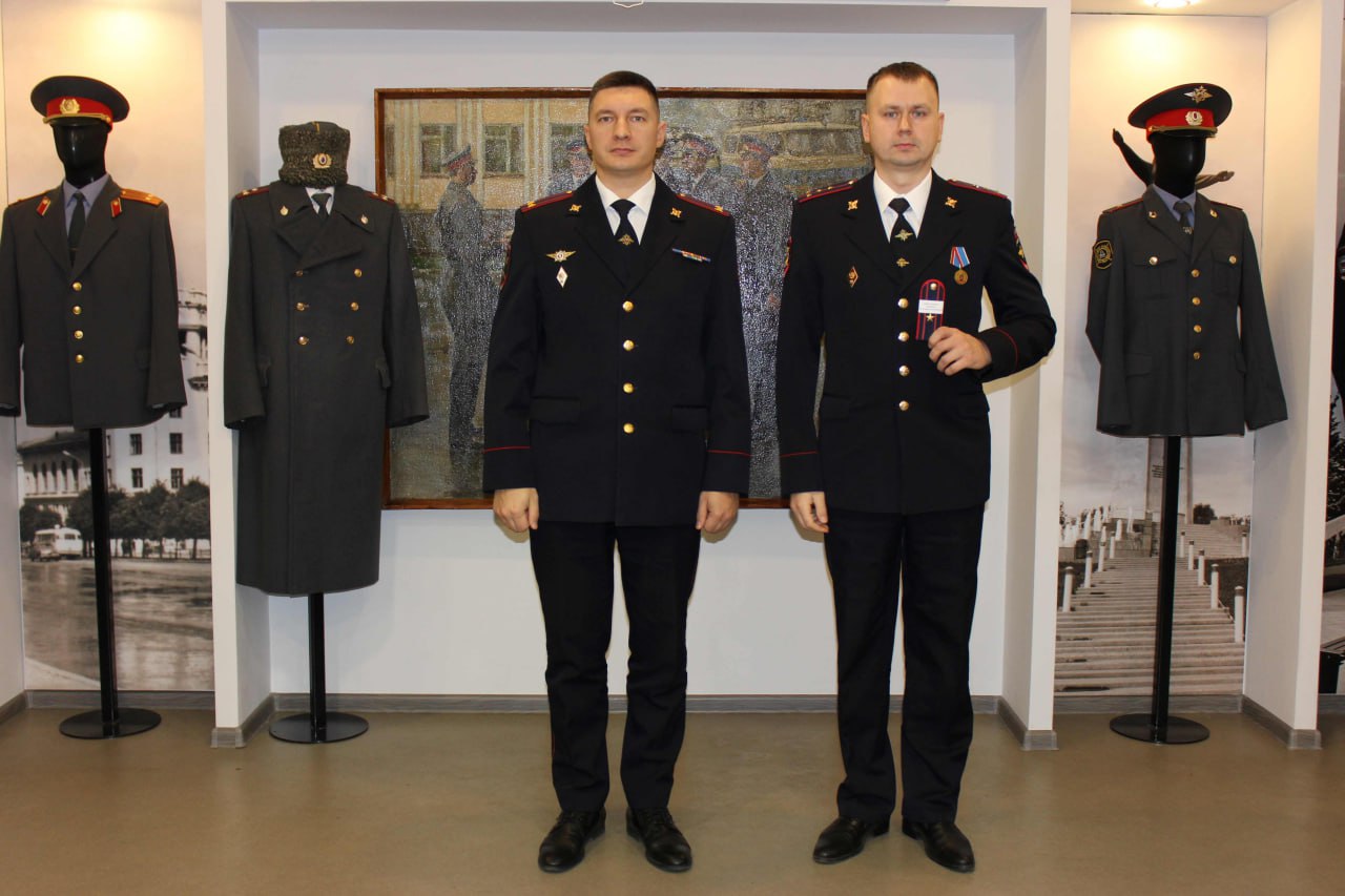 В преддверии профессионального праздника в Управлении МВД России по городу Чебоксары состоялась торжественная церемония выручения погон 11 сотрудникам различных служб и подразделений ведомства В преддверии профессионального праздника в Управлении МВД России по городу Чебоксары состоялась торжественная церемония выручения погон 11 сотрудникам различных служб и подразделений ведомства