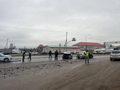 Столкновение Citron и Lada Granda на Канашском шоссе в 14:17 на Канашском шоссе, возле дома 2б произошло дорожнотранспортное происшествие