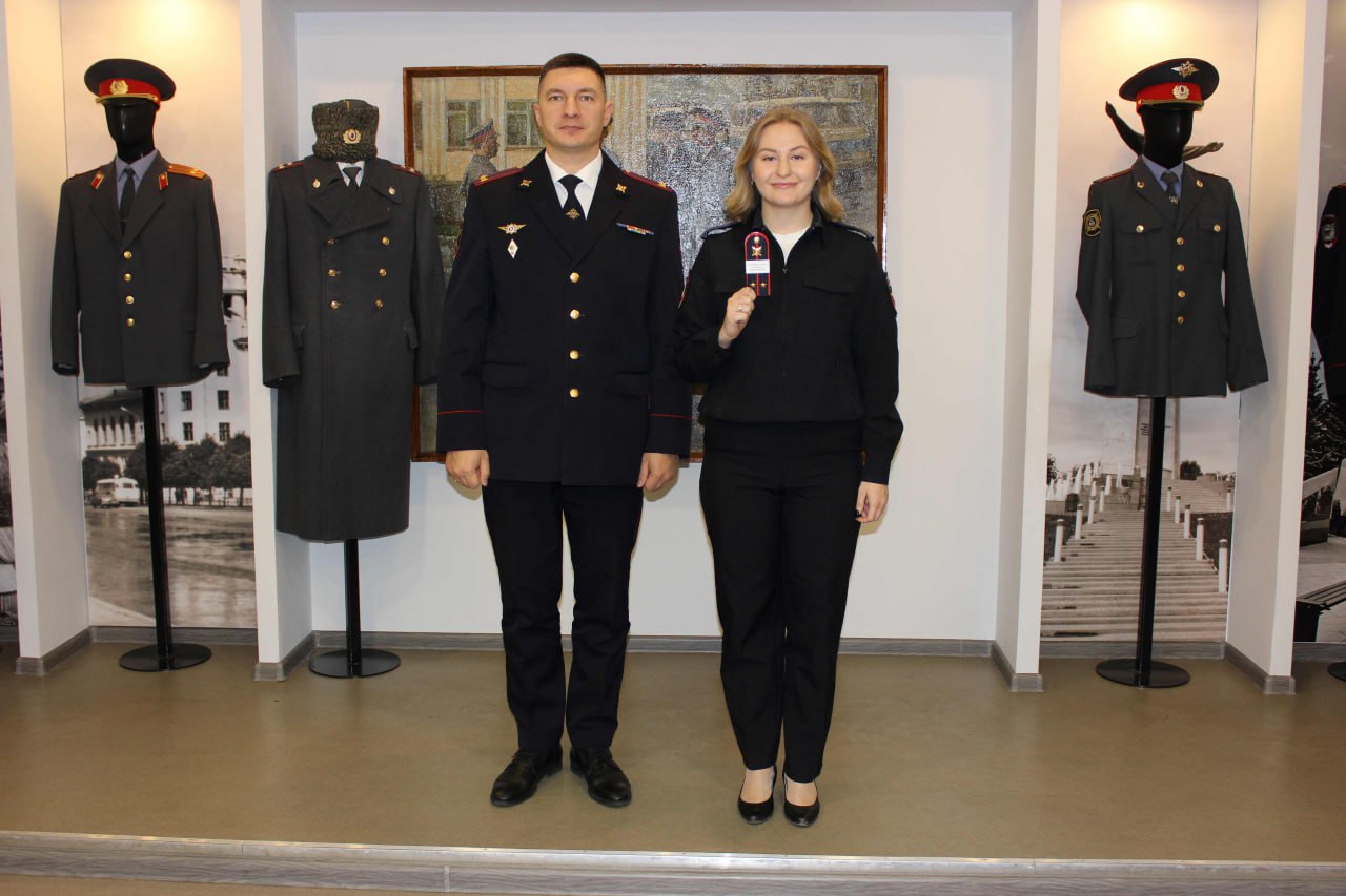 В преддверии профессионального праздника в Управлении МВД России по городу Чебоксары состоялась торжественная церемония выручения погон 11 сотрудникам различных служб и подразделений ведомства В преддверии профессионального праздника в Управлении МВД России по городу Чебоксары состоялась торжественная церемония выручения погон 11 сотрудникам различных служб и подразделений ведомства