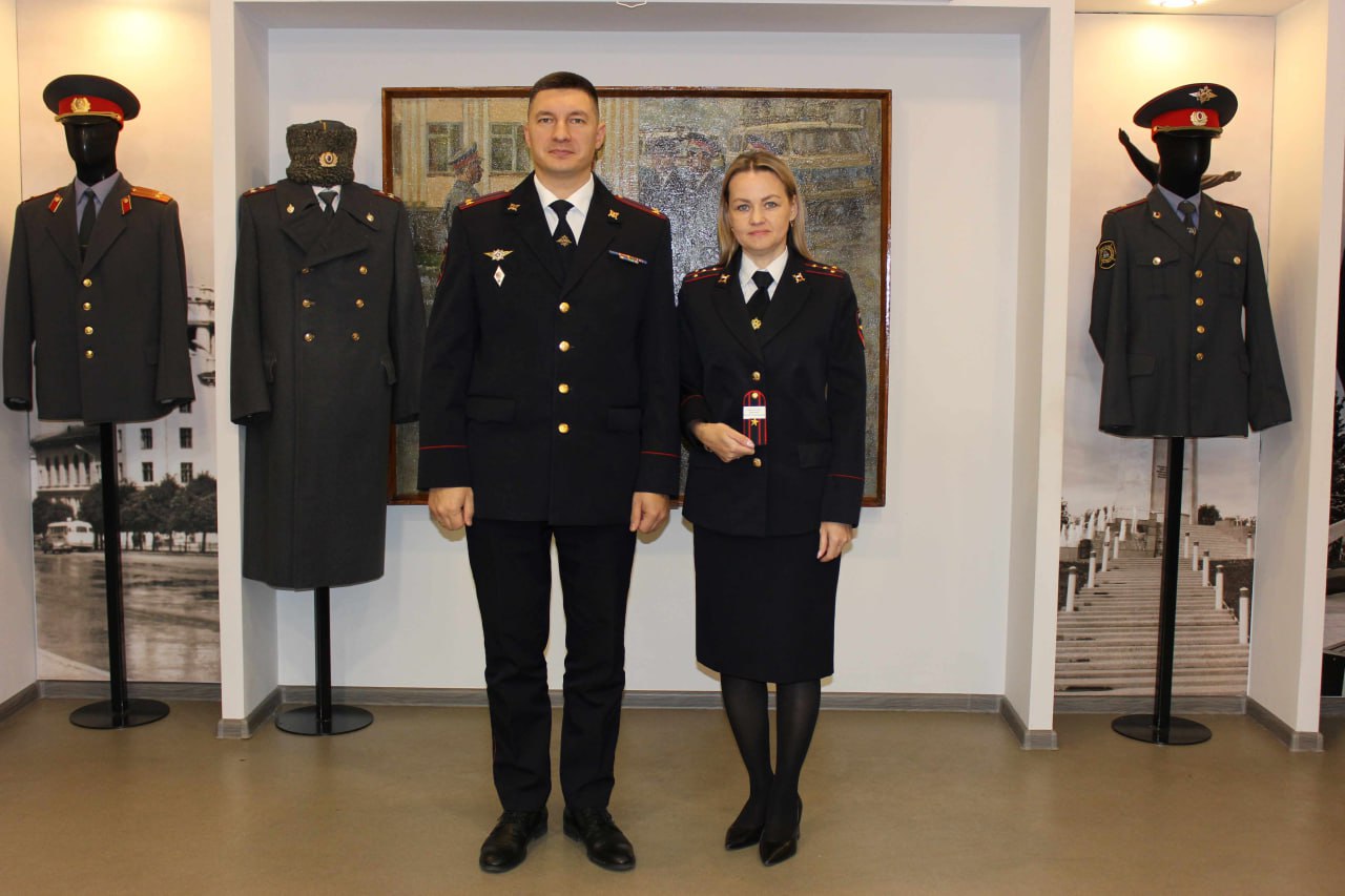 В преддверии профессионального праздника в Управлении МВД России по городу Чебоксары состоялась торжественная церемония выручения погон 11 сотрудникам различных служб и подразделений ведомства В преддверии профессионального праздника в Управлении МВД России по городу Чебоксары состоялась торжественная церемония выручения погон 11 сотрудникам различных служб и подразделений ведомства