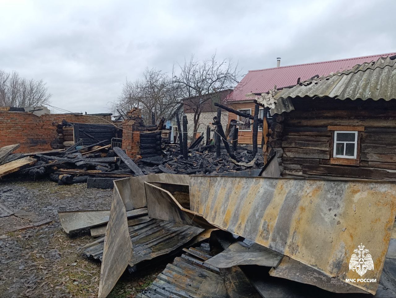 #Сводка_МЧС_Чувашии. За истекшие сутки в Чувашии зарегистрированы 2 пожара Вчера, около 11.00 час., неосторожность 61-летней жительницы Чебоксар при курении привела к пожару в ее комнате на четвертом этаже дома № 24 на улице...