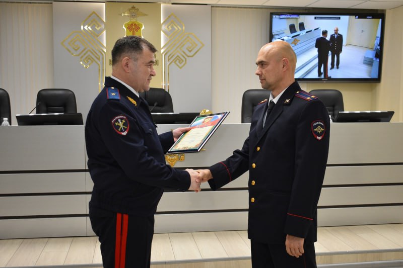 В МВД по Чувашской Республике чествовали победителей первенства по стрельбе из пистолета Макарова среди руководителей и сотрудников подразделений В МВД по Чувашской Республике чествовали победителей первенства по стрельбе из пистолета Макарова среди руководителей и сотрудников подразделений