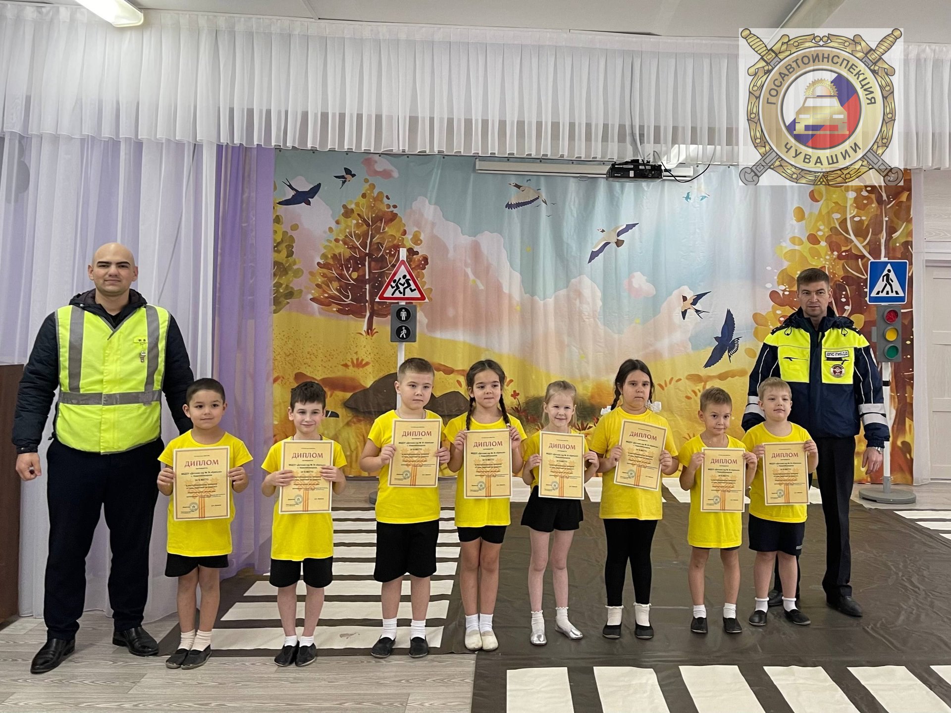 Новочебоксарские инспекторы ГИБДД напомнили малышам о правилах дороги Новочебоксарские инспекторы ГИБДД напомнили малышам о правилах дороги